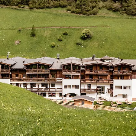 Almina 4*
